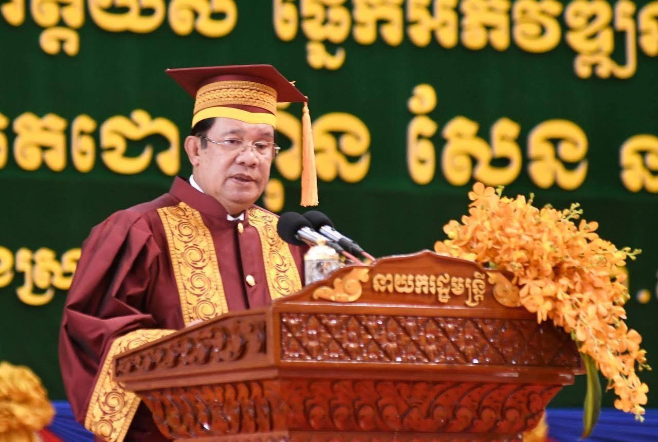 សម្តេចតេជោ ហ៊ុន សែន៖ «មិនបាច់ដកចេញសញ្ញាបត្រពីខ្ញុំនោះទេ ព្រោះខ្ញុំបានបោះវាចោលចូលក្នុងបង្គន់តាំងពីឆ្នាំ២០០៨ នៅពេលដែលថៃលើកកងទ័ព ចូលឈ្លានពានប្រាសាទព្រះវិហាររបស់ខ្មែរមកម៉្លេះ» !